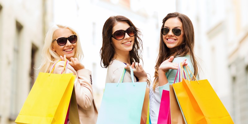 friends shopping