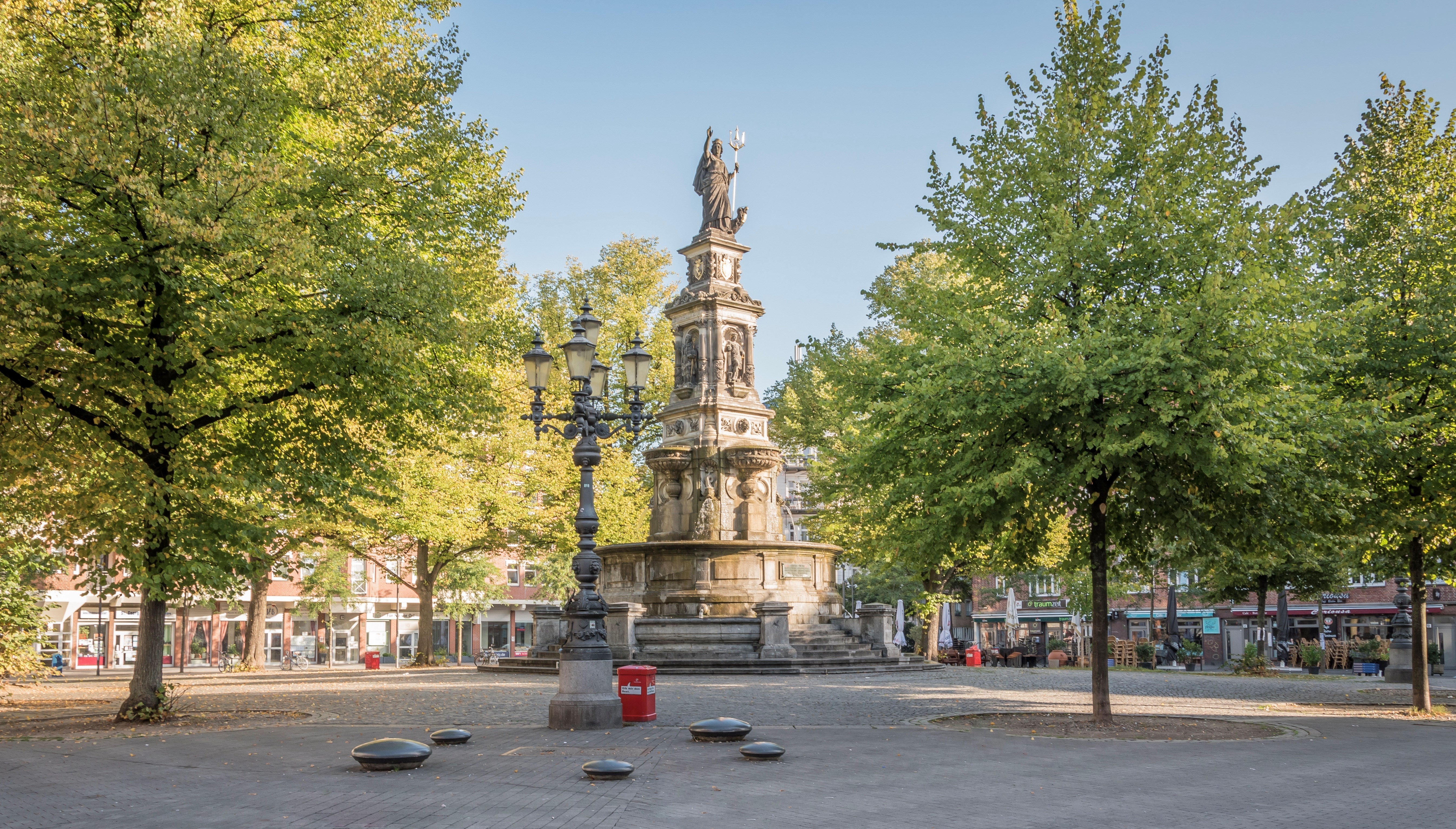 Hansabrunnen statue at Hansaplatz