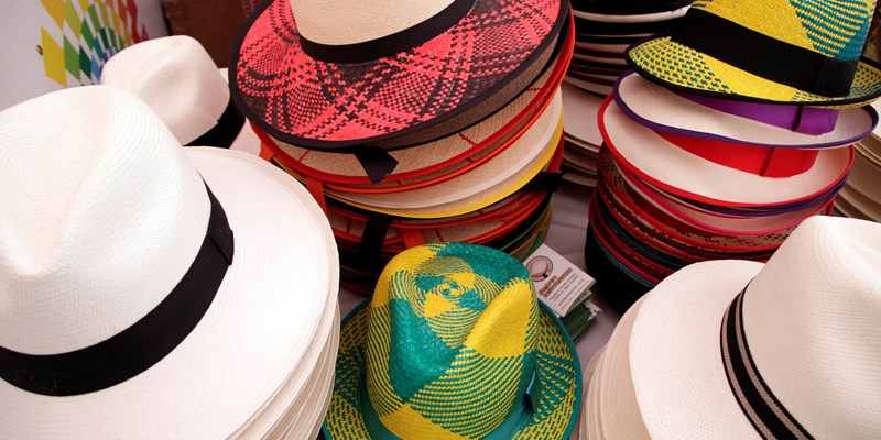 Tejido tradicional del sombreo de paja toquilla